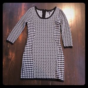 5/$25 Jessica Simpson houndstooth sweater dress